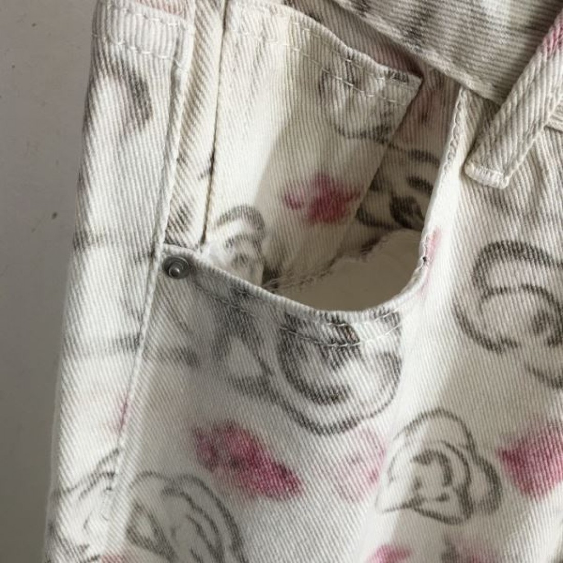 ★カジュアルさも強めな★CHANEL スーパーコピー デニムパンツ ジーパン 強めなアイテム