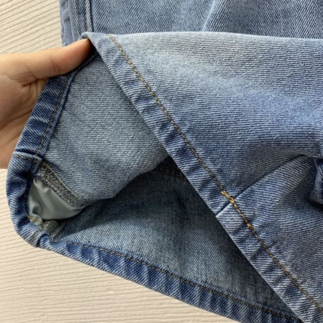 この夏を迎える フェンデイ スーパーコピー  デニムパンツ 都会的な印象