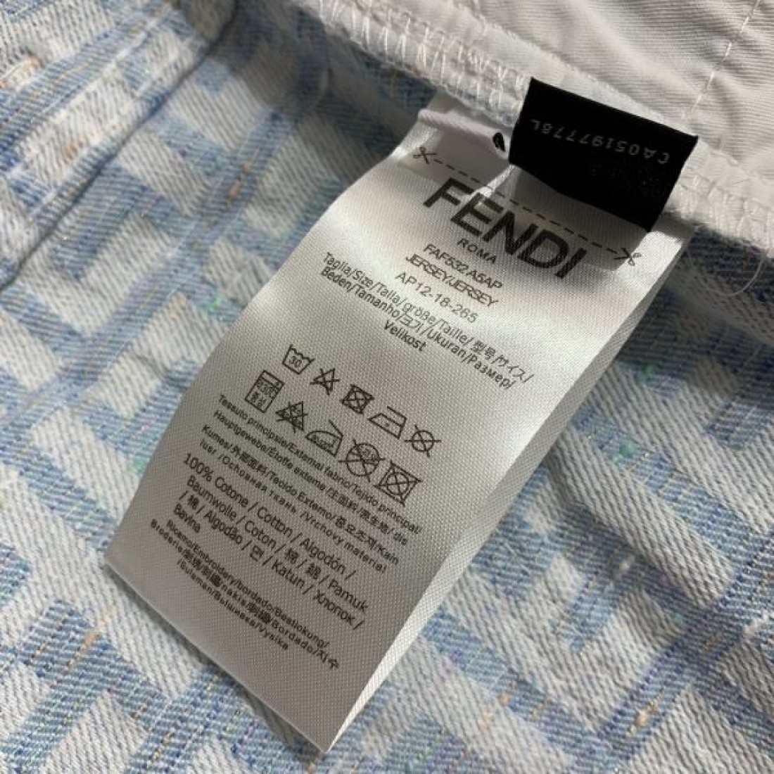 フェンデイ コピー ハーフパンツ ジーンズ お洒落 ＦＦロゴ人気 最トレンド FENDI