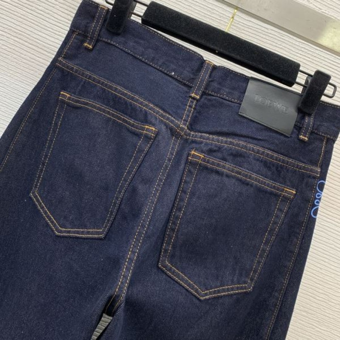 2025年品薄状態になる★LOEWE スーパーコピー デニムパンツ ジーパン 夏季新作の推薦
