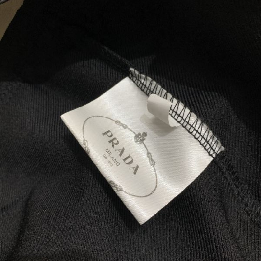 春夏新作完売 PRADA スーパーコピー ワイドパンツ 美シルエット実現