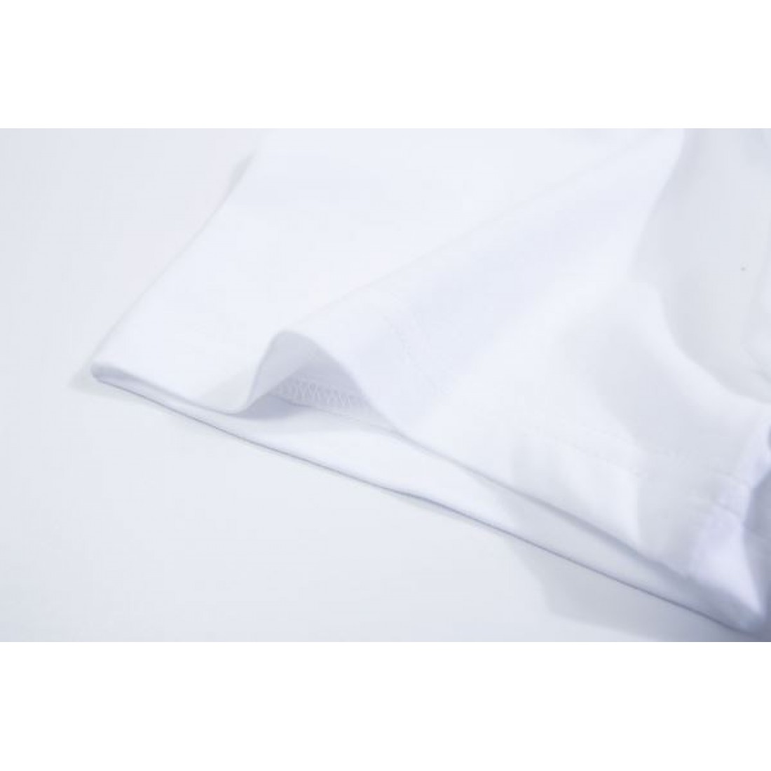 売り切れ必至 GUCCI スーパーコピー 半袖Tシャツ 高級感漂う