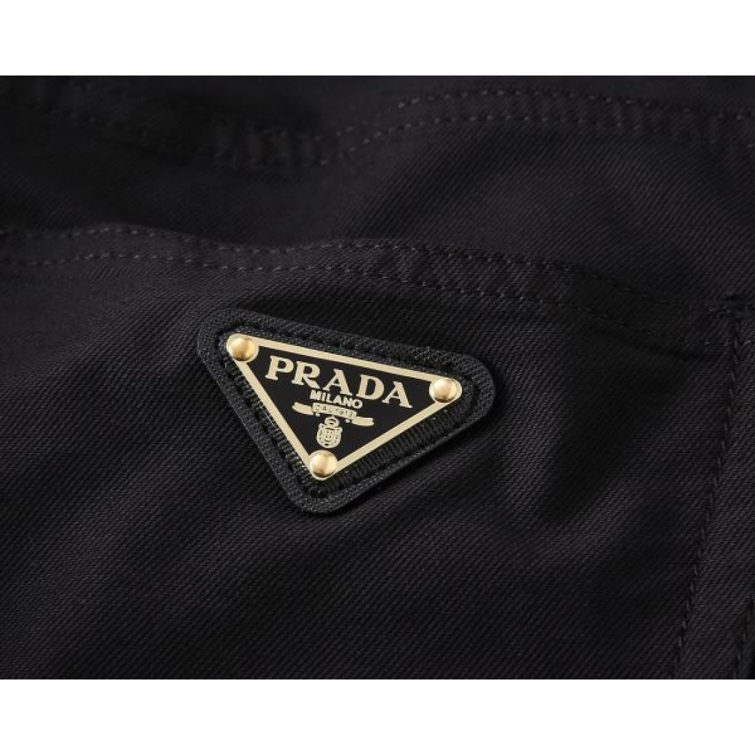 レトロ感のある PRADA コピー カジュアルパンツ 最新作登場 希少価値高い
