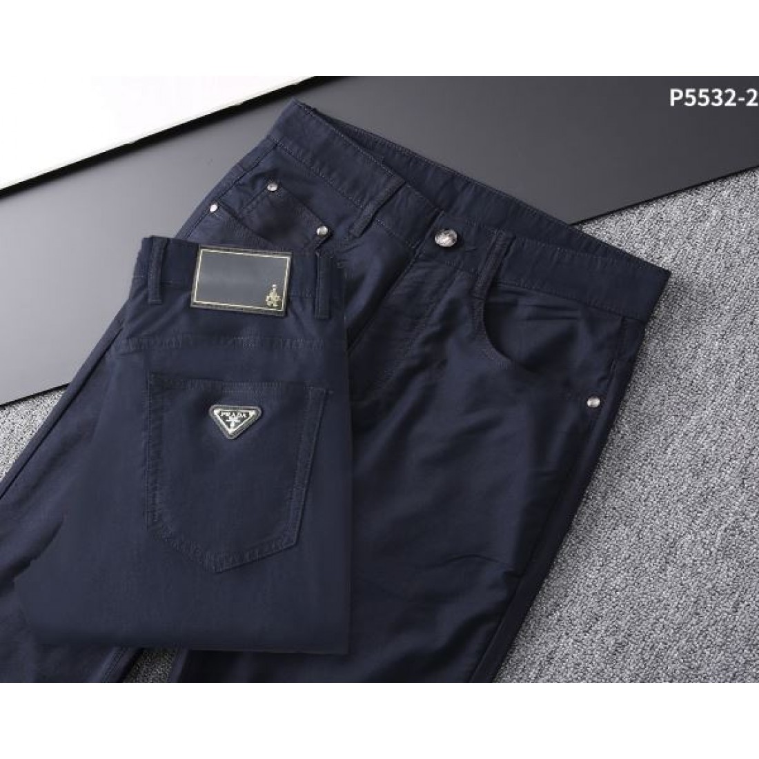 一目惚れアイテム PRADA コピー カジュアルパンツ オシャレだけど疲れない