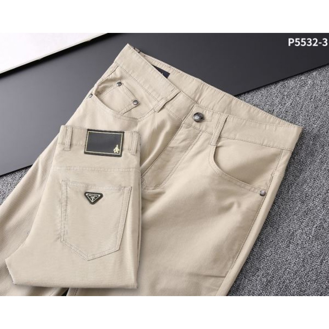 セレブ御用達 PRADA コピー カジュアルパンツ 日本でも大人気のモデル
