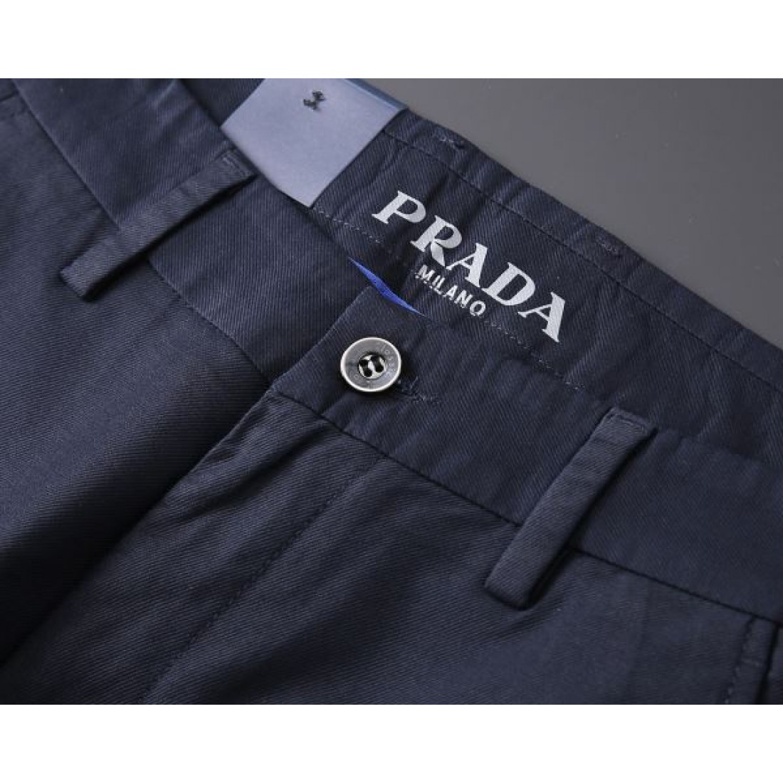 一目惚れアイテム PRADA コピー カジュアルパンツ 流行最前線