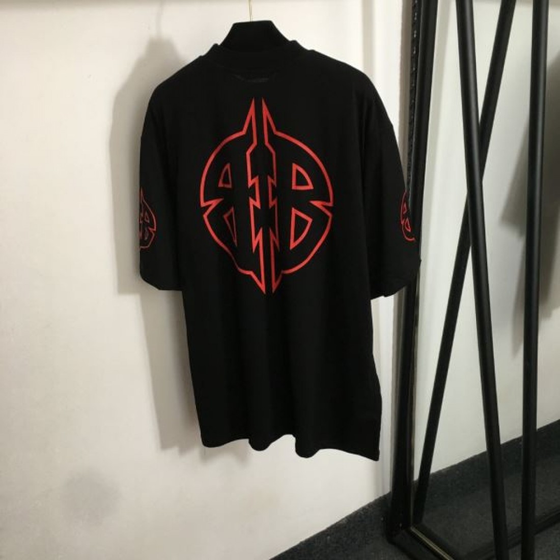 BALENCIAGA スーパーコピー 半袖Tシャツ ロゴ 個性を表現する バレンシアガ