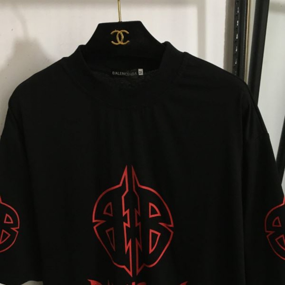BALENCIAGA スーパーコピー 半袖Tシャツ ロゴ 個性を表現する バレンシアガ