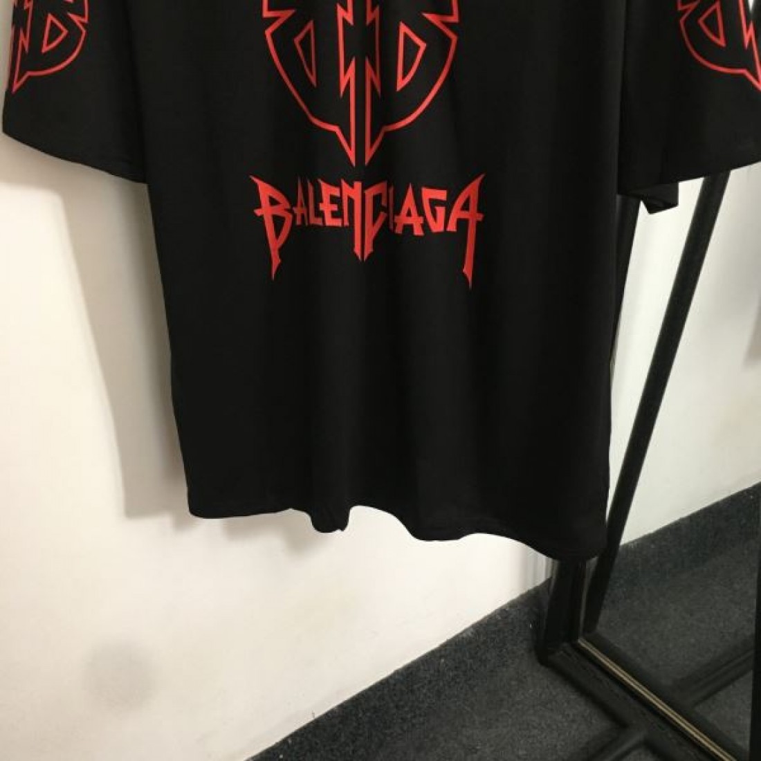 BALENCIAGA スーパーコピー 半袖Tシャツ ロゴ 個性を表現する バレンシアガ