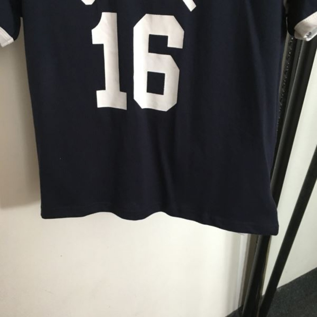 セリーヌ 人気アイテム スーパーコピー 半袖Tシャツ コーデに変身 CELINE