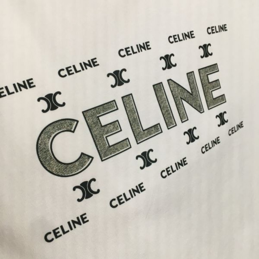 上級者すぎる セリーヌ スーパーコピー 半袖Tシャツ 大人の雰囲気着こな