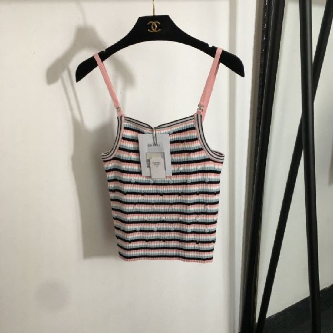 夏の暑い日にも快適に GUCCI スーパーコピー キャミソール 都会的な印象