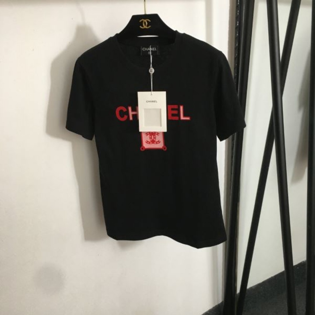 CHANEL スーパーコピー 半袖Tシャツ クールな印象に見せる 激安 推薦アイテム