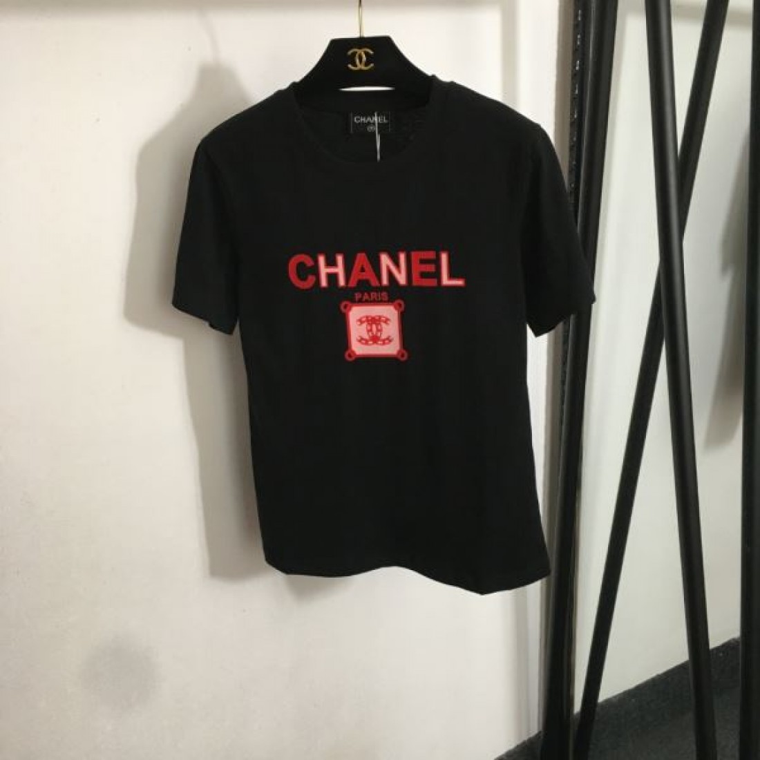 CHANEL スーパーコピー 半袖Tシャツ クールな印象に見せる 激安 推薦アイテム