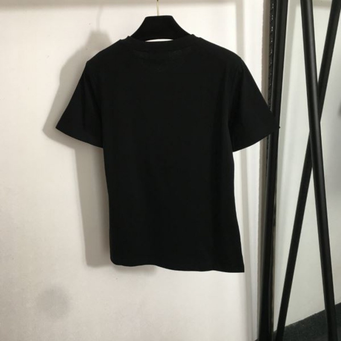 CHANEL スーパーコピー 半袖Tシャツ クールな印象に見せる 激安 推薦アイテム