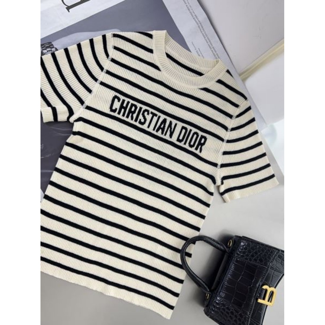 ディオール スーパーコピー 半袖Tシャツ 大人の雰囲気たっぷり 高品質n級品 DIOR