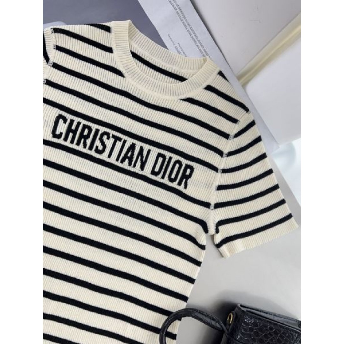 ディオール スーパーコピー 半袖Tシャツ 大人の雰囲気たっぷり 高品質n級品 DIOR