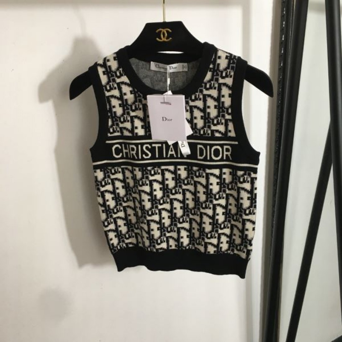 DIOR スーパーコピー ニットベスト ロゴ 半歩先をゆくオシャレ ディオール