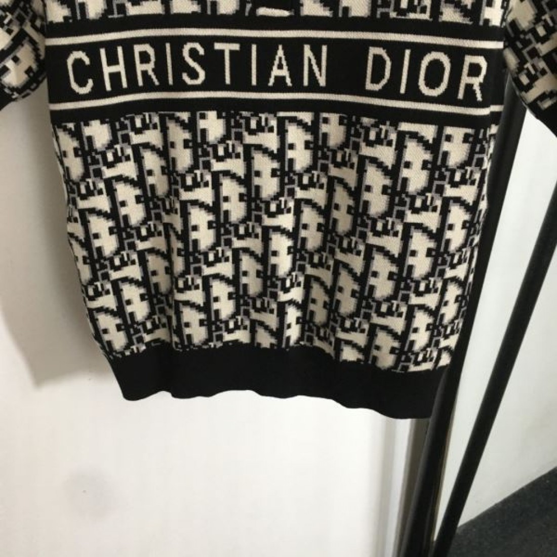 半歩先をゆくオシャレ ディオール スーパーコピー  半袖ニット 海外高品質 DIOR