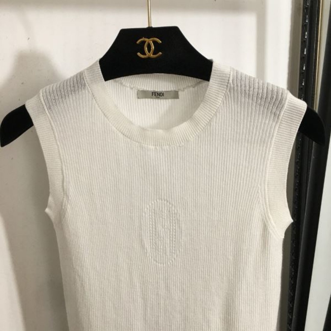 FENDI スーパーコピー ニットベスト ロゴ 最後の春夏コレクション フェンデイ