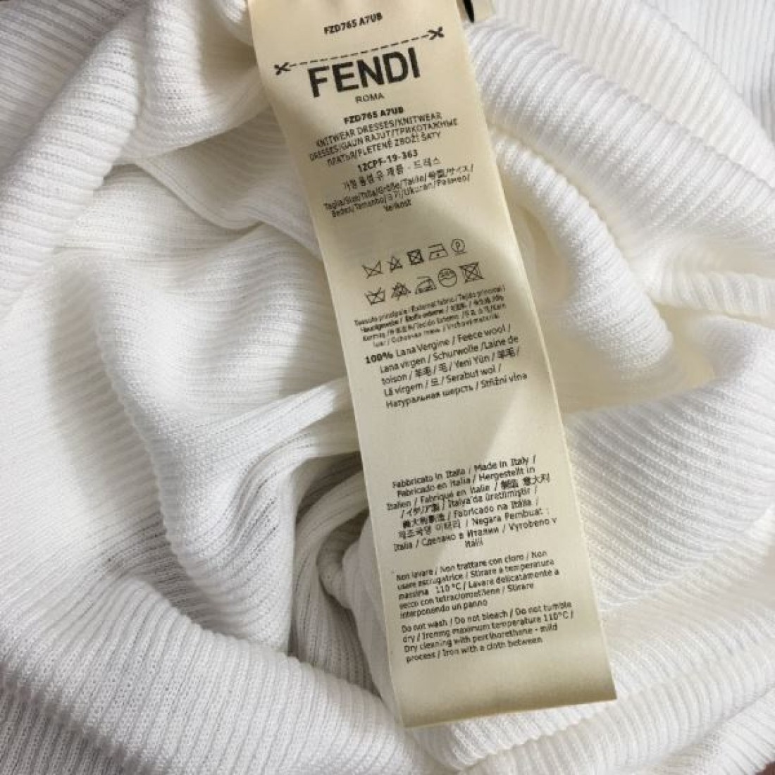 FENDI スーパーコピー ニットベスト ロゴ 最後の春夏コレクション フェンデイ