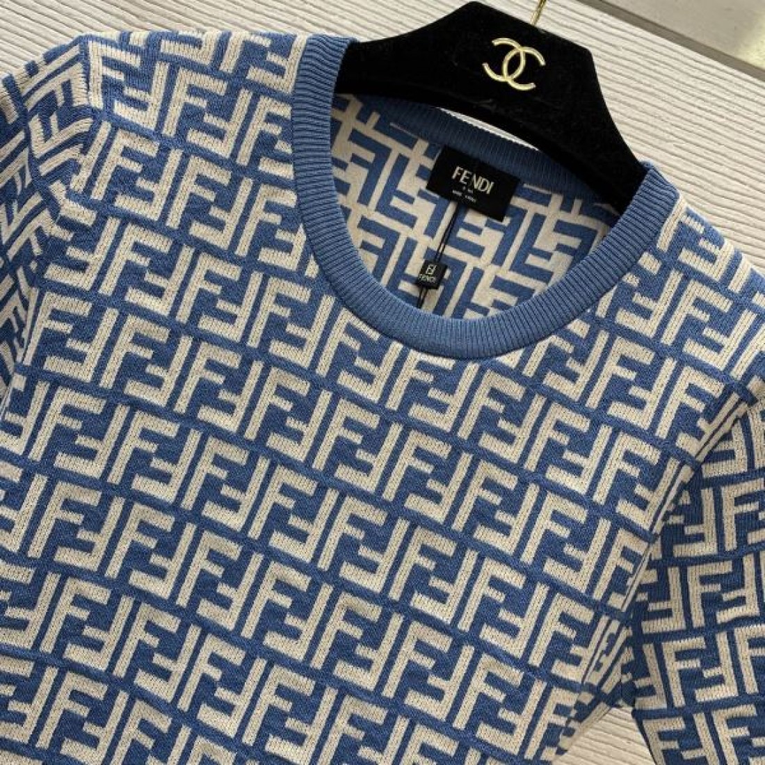 最後の春夏にまとめる逸品 フェンデイ コピー 半袖ニット 激安価格