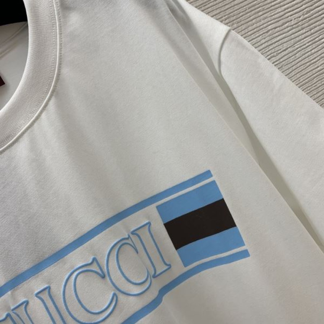 GUCCI スーパーコピー 半袖ニット ロゴ 一目置かれる春夏新作 グッチ