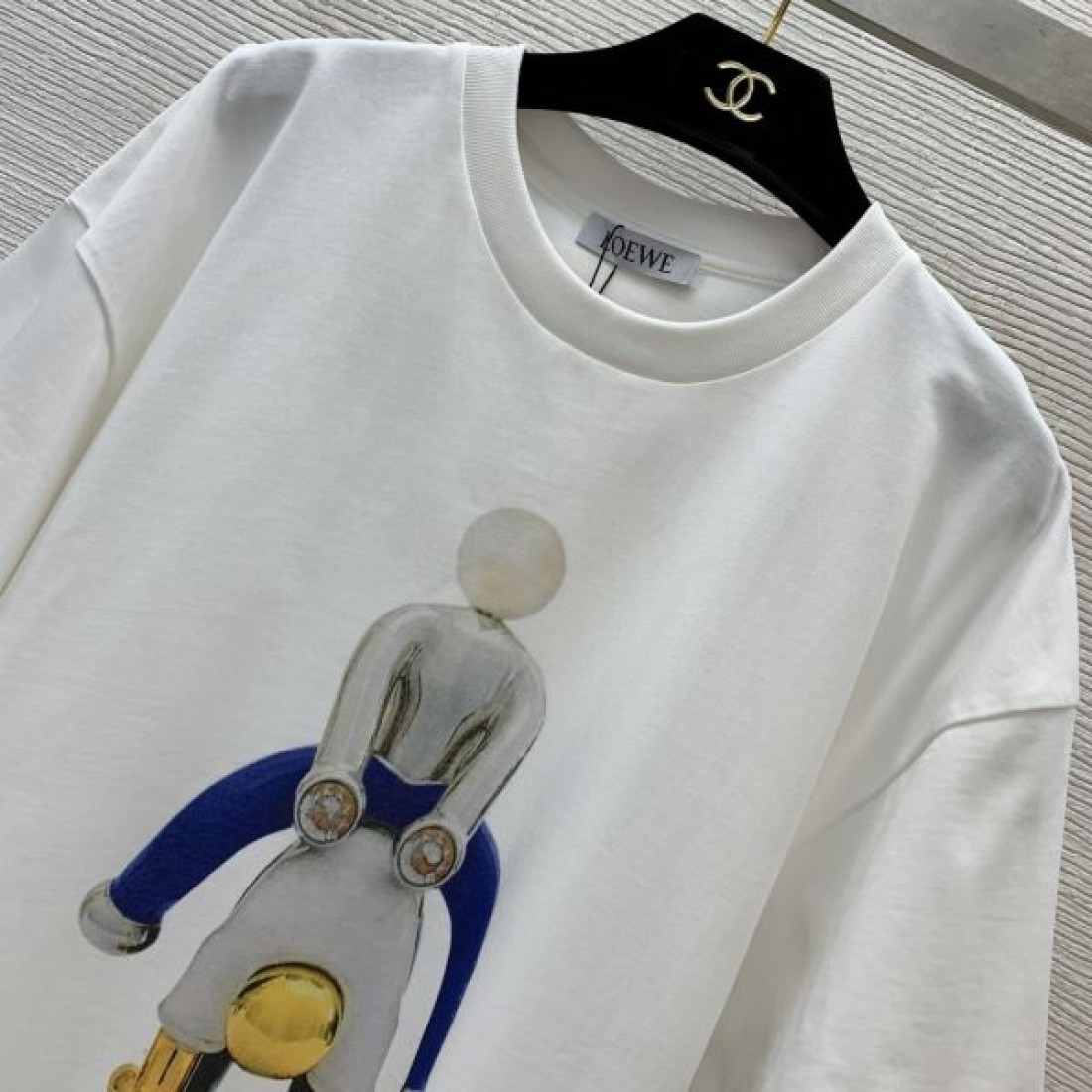 春夏欠かせない LOEWE ロエベ コピー 半袖Tシャツ 定番アイテム