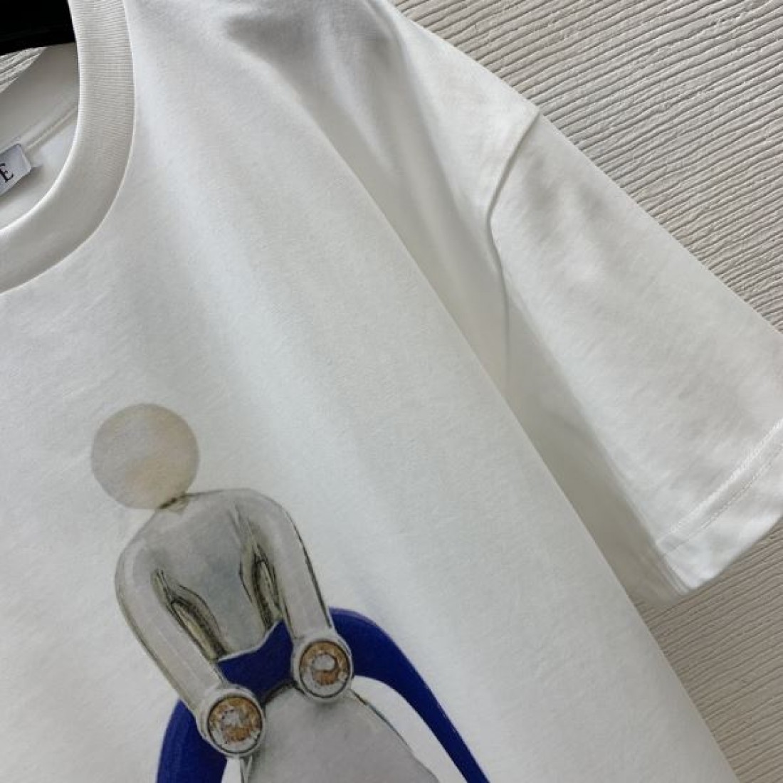 春夏欠かせない LOEWE ロエベ コピー 半袖Tシャツ 定番アイテム