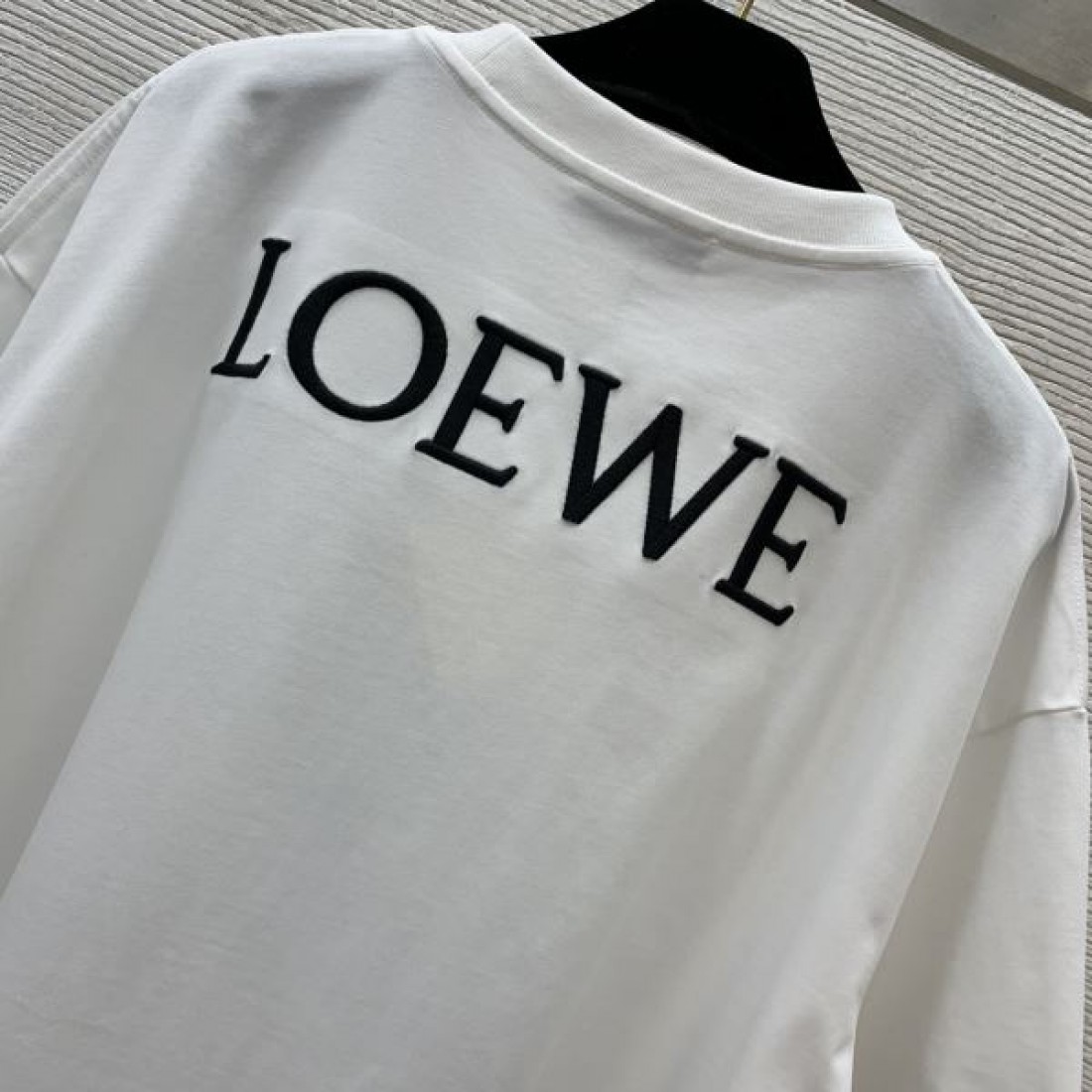 春夏欠かせない LOEWE ロエベ コピー 半袖Tシャツ 定番アイテム