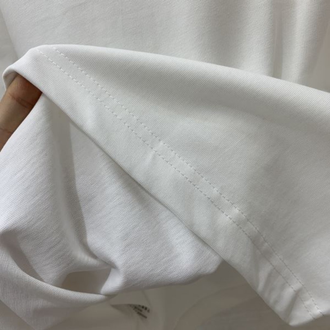 春夏欠かせない LOEWE ロエベ コピー 半袖Tシャツ 定番アイテム