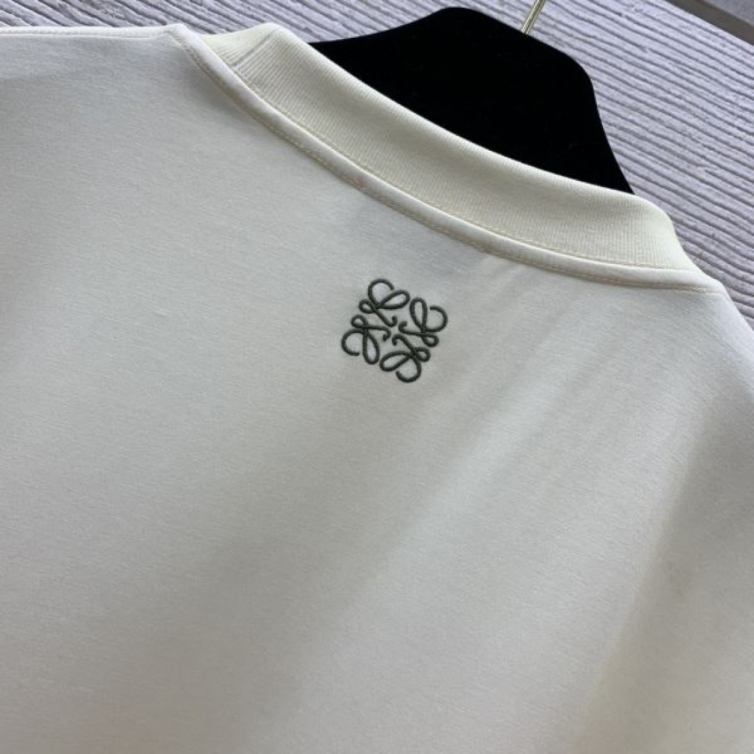 激安価格 LOEWE ロエベ コピー 半袖Tシャツ 使えて可愛いデザイン 夏新品
