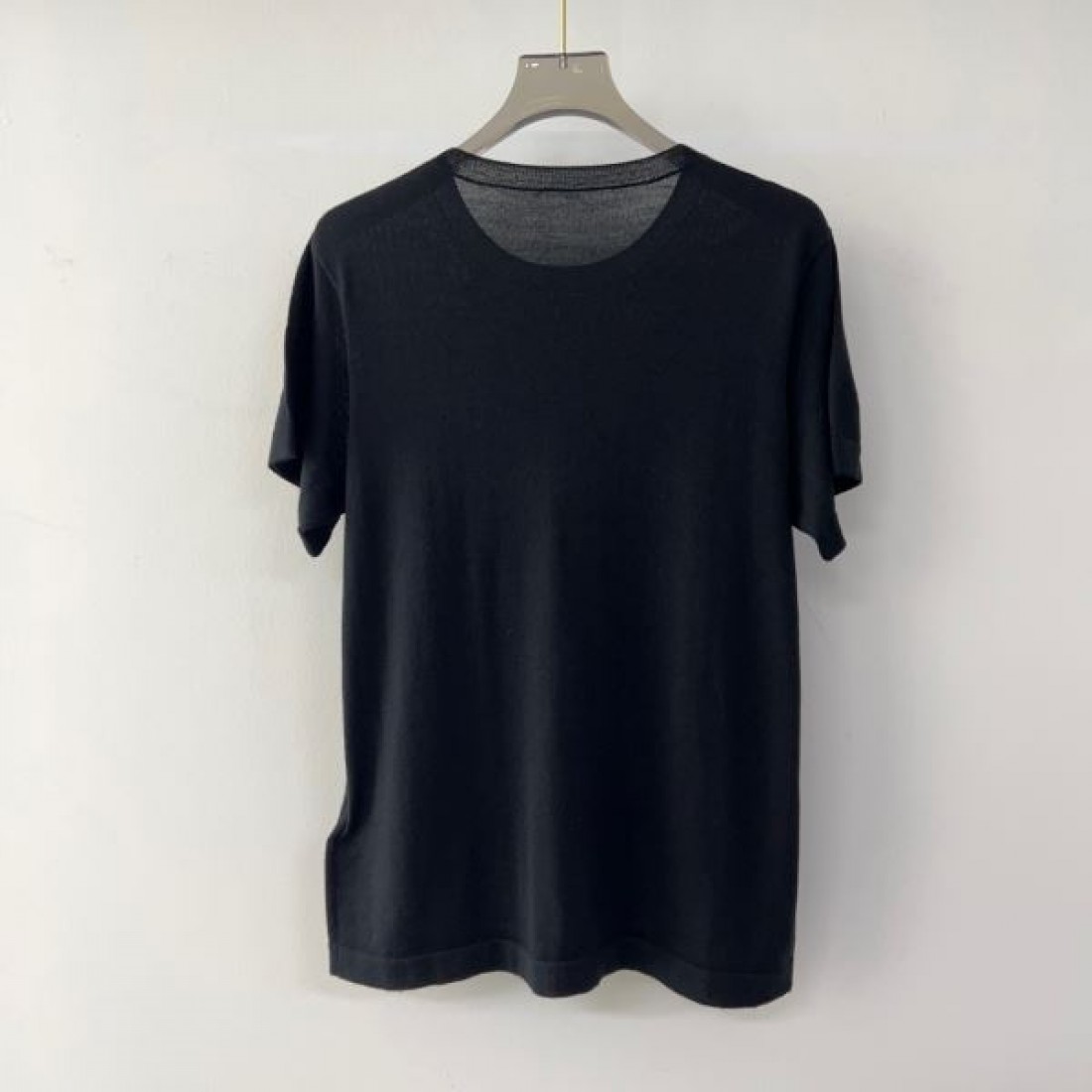 大注目 LOUIS VUITTON コピー 半袖Tシャツ 早い者勝ち デザイン