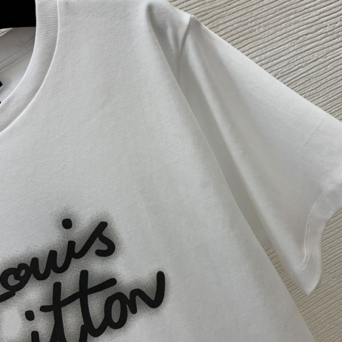 最新おすすめアイテム ルイヴィトン LOUIS VUITTON コピー 半袖Tシャツ 日本未入荷カラー