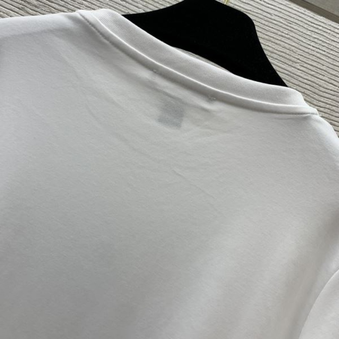 最新おすすめアイテム ルイヴィトン LOUIS VUITTON コピー 半袖Tシャツ 日本未入荷カラー