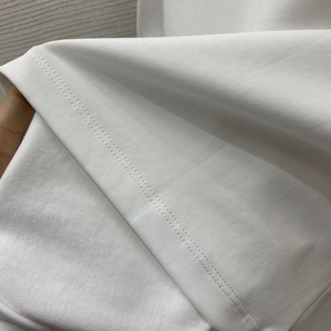 最新おすすめアイテム ルイヴィトン LOUIS VUITTON コピー 半袖Tシャツ 日本未入荷カラー