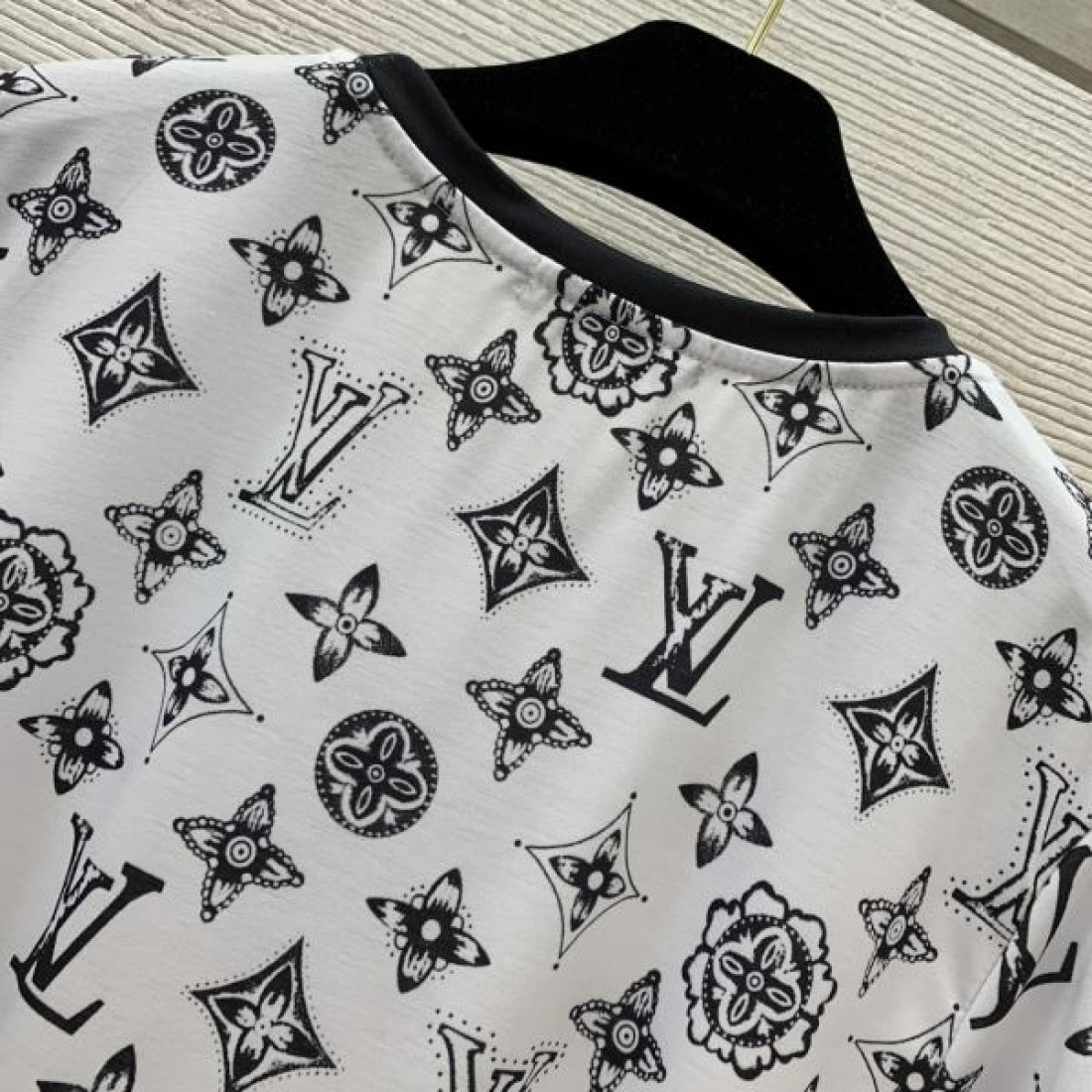 LOUIS VUITTON スーパーコピー 半袖Tシャツ ロゴ 今季話題の一級品 ルイヴィトン