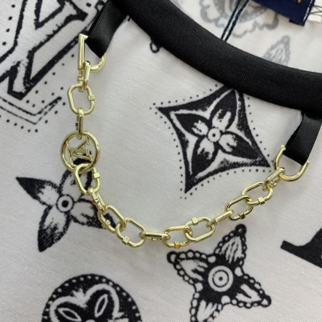 LOUIS VUITTON スーパーコピー 半袖Tシャツ ロゴ 今季話題の一級品 ルイヴィトン