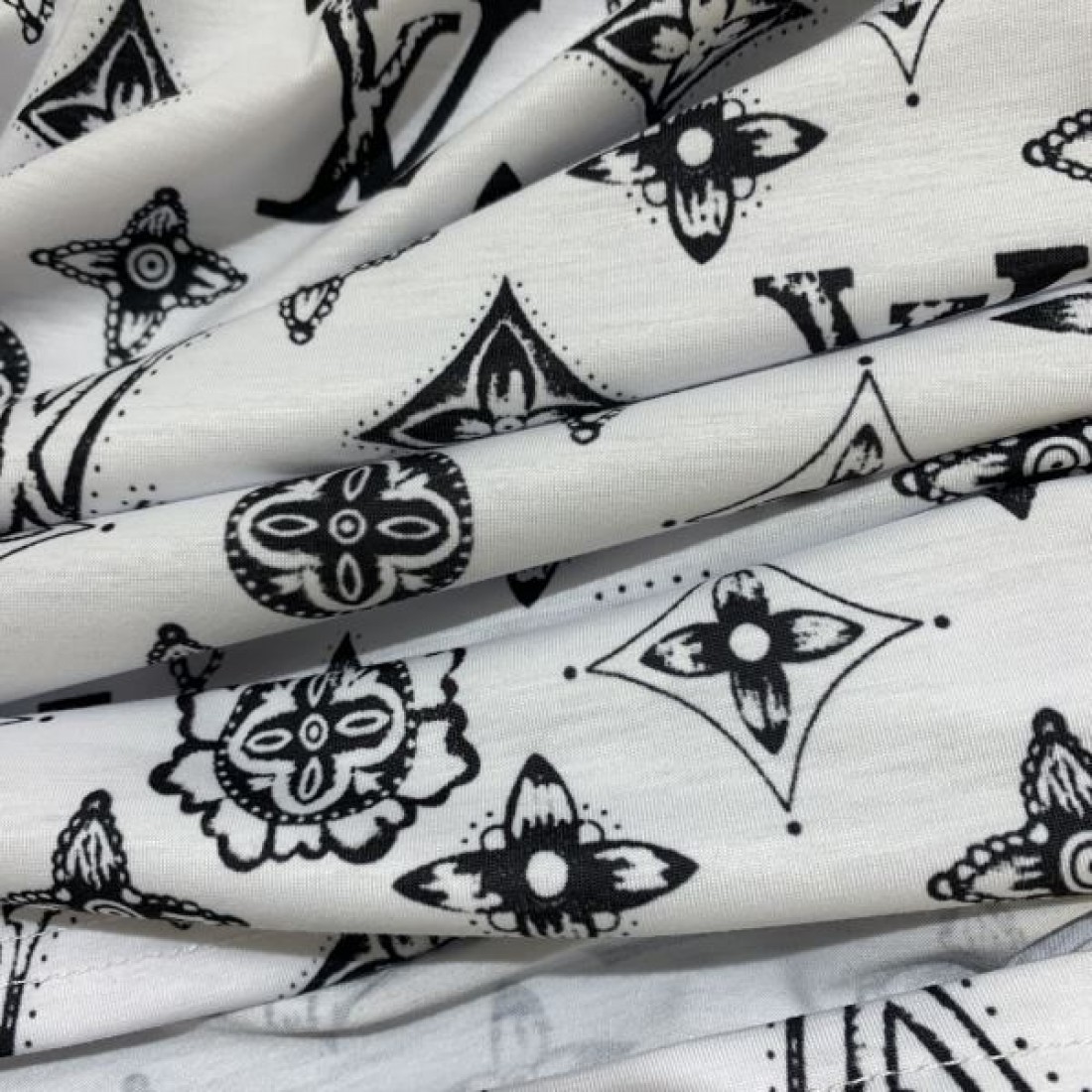 LOUIS VUITTON スーパーコピー 半袖Tシャツ ロゴ 今季話題の一級品 ルイヴィトン