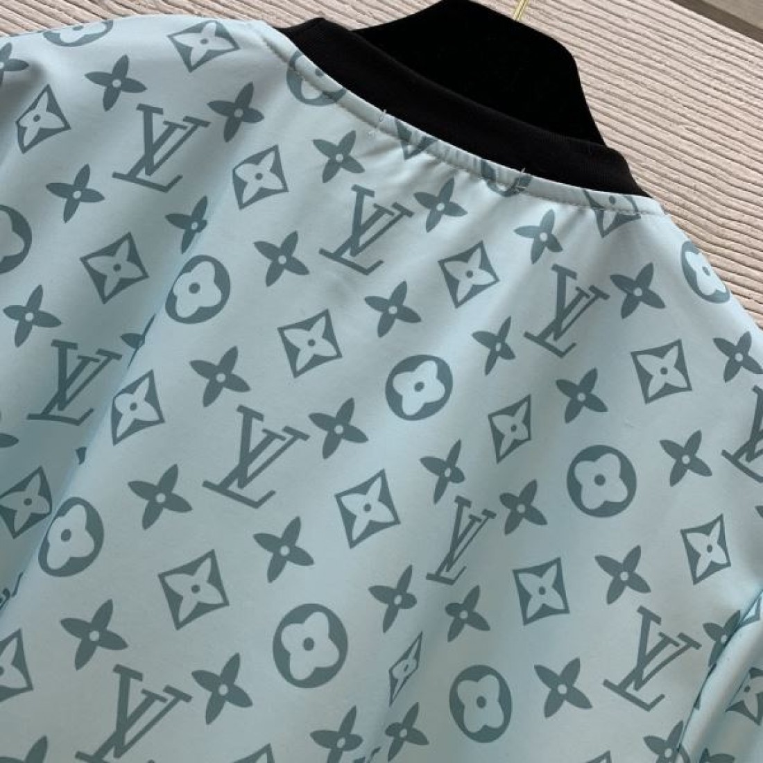 LOUIS VUITTON スーパーコピー 半袖Tシャツ ロゴ 今大注目ブランド ルイヴィトン