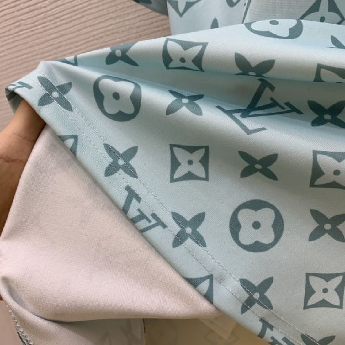 SALEn級品 LOUIS VUITTON コピー 半袖Tシャツ 完売必須限定