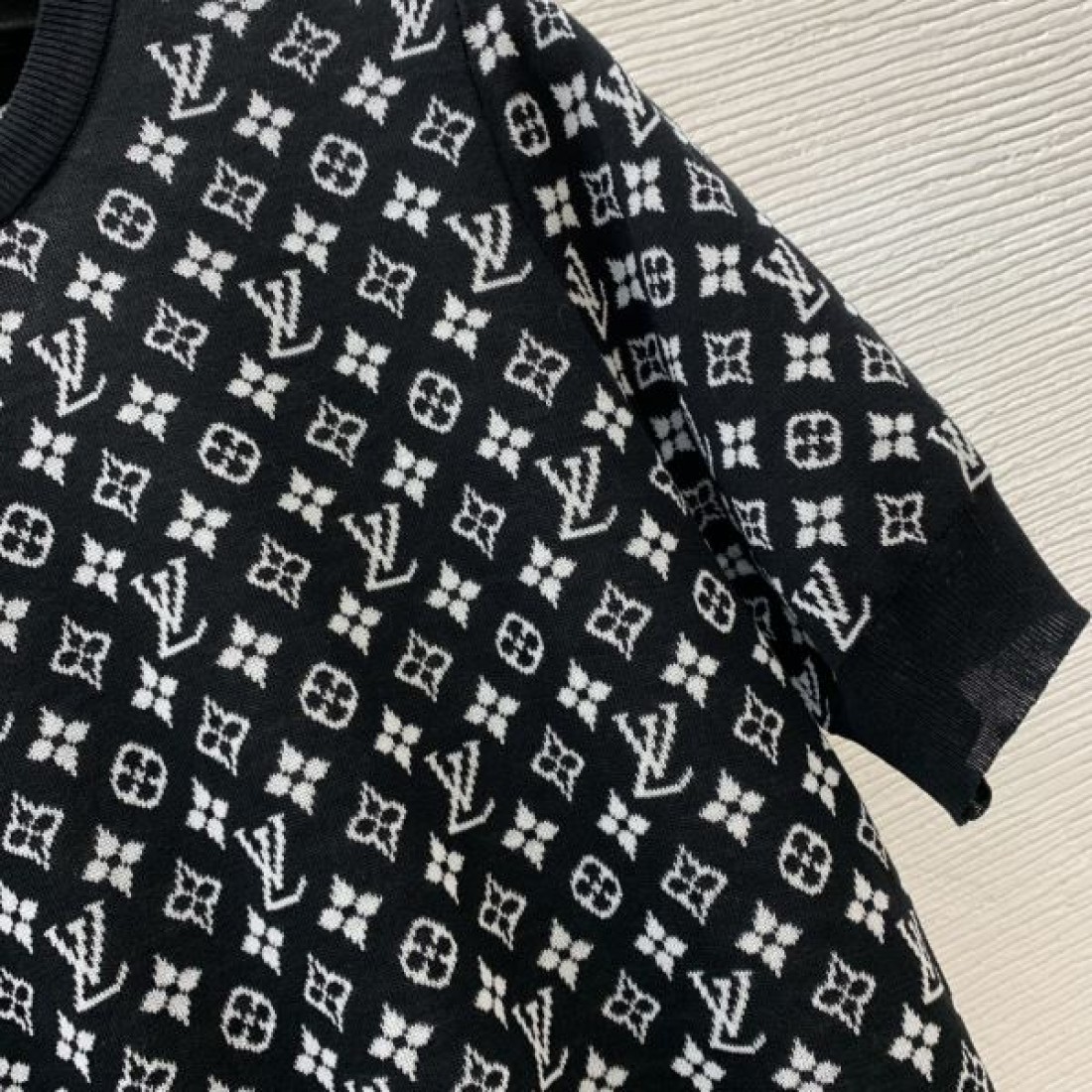 LOUIS VUITTON スーパーコピー 半袖ニット ロゴ 今大注目ブランド ルイヴィトン