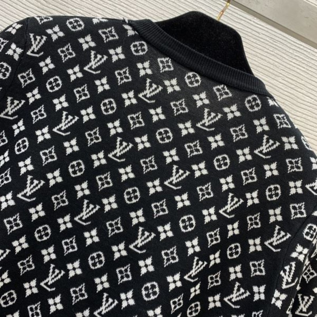 LOUIS VUITTON スーパーコピー 半袖ニット ロゴ 今大注目ブランド ルイヴィトン