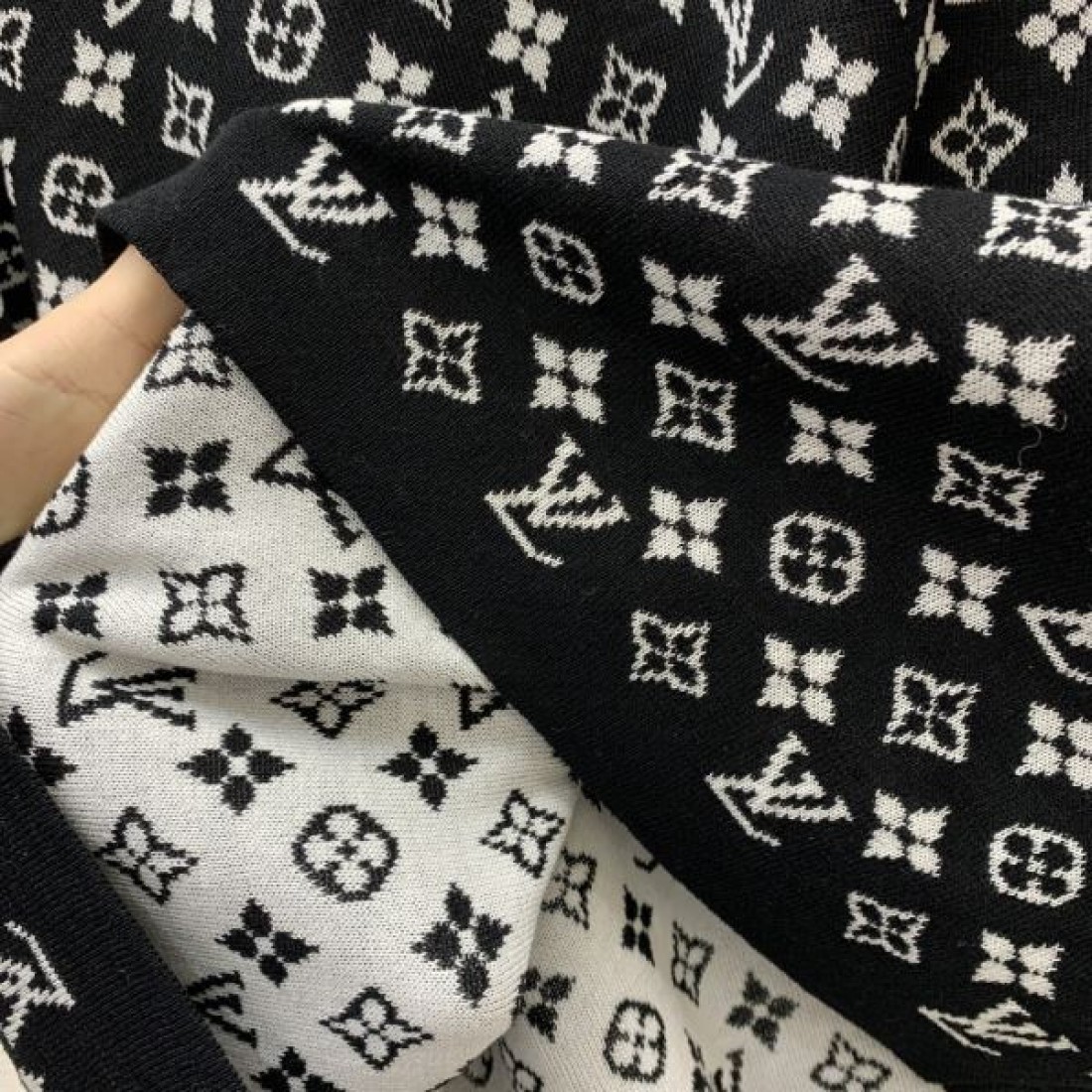LOUIS VUITTON スーパーコピー 半袖ニット ロゴ 今大注目ブランド ルイヴィトン