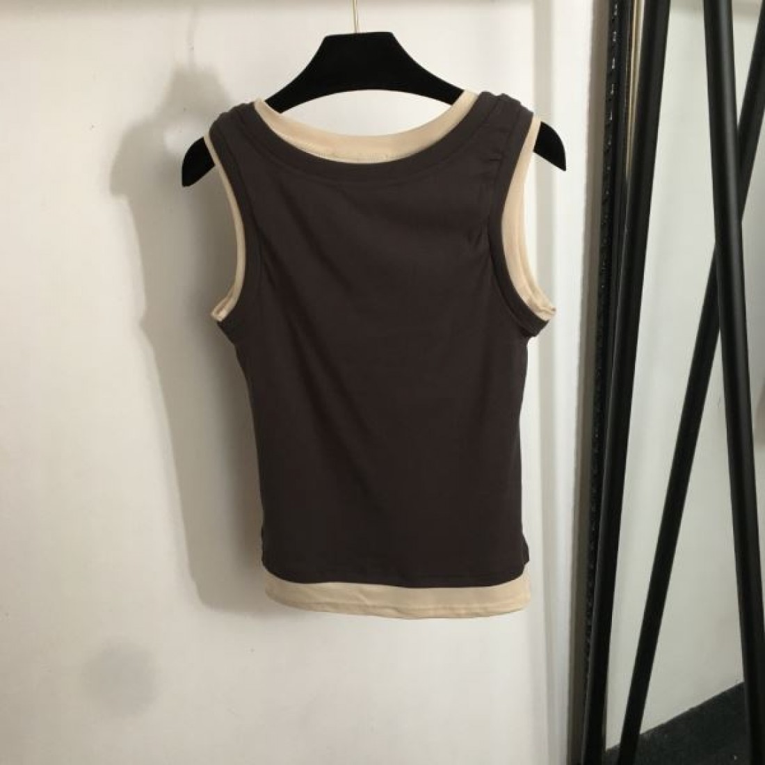 MIU MIU スーパーコピー チョッキ ロゴ 最高傑作の着心地 ミュウミュウ