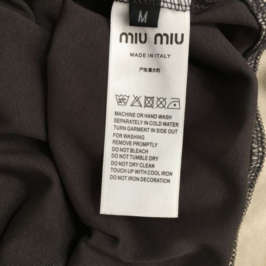 MIU MIU スーパーコピー チョッキ ロゴ 最高傑作の着心地 ミュウミュウ