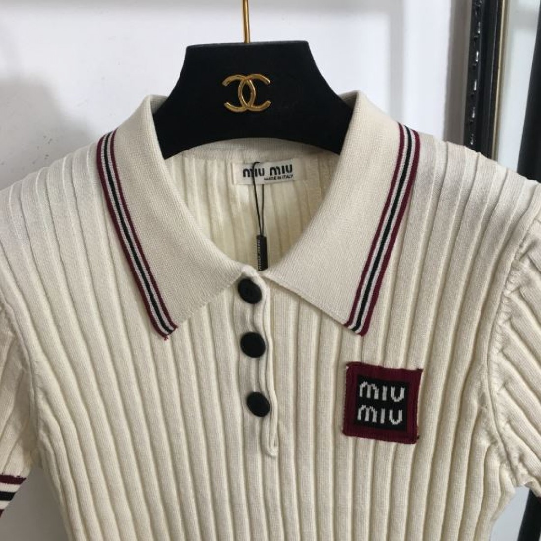 MIU MIU スーパーコピー 半袖ニット ロゴ 超おしゃれ大人気 ミュウミュウ