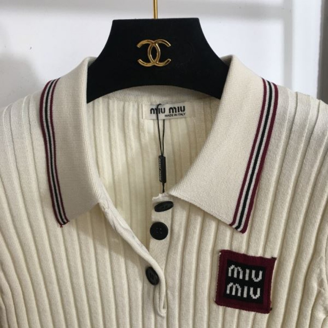 MIU MIU スーパーコピー 半袖ニット ロゴ 超おしゃれ大人気 ミュウミュウ