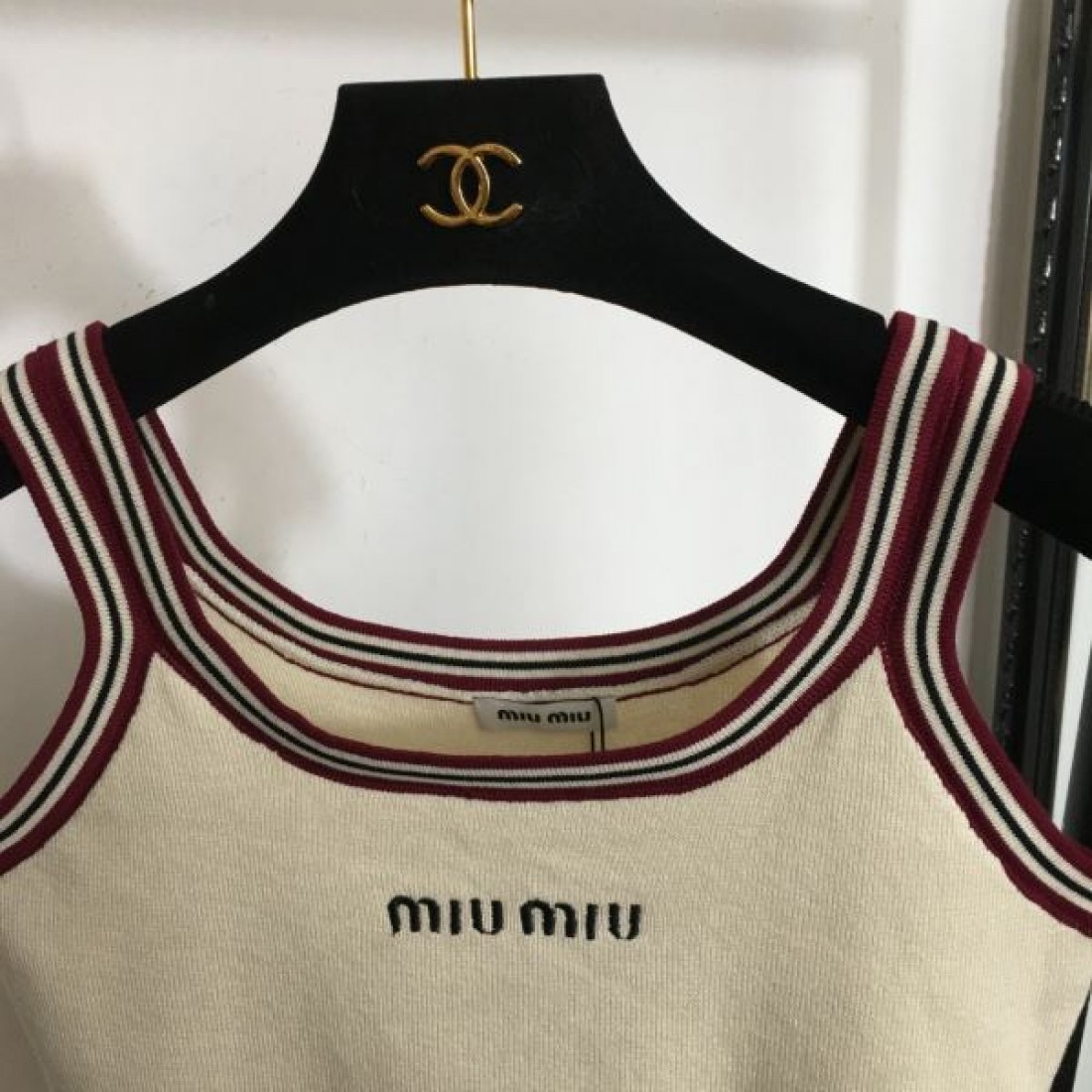 MIU MIU スーパーコピー キャミソール ロゴ 大人気限定カラー ミュウミュウ
