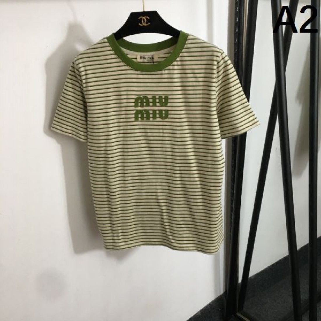 MIU MIU スーパーコピー 半袖Tシャツ ロゴ 圧倒的人気を誇る ミュウミュウ